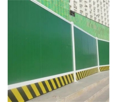 彩鋼圍擋進(jìn)行噴塑處理的優(yōu)勢(shì)有哪些？